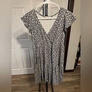 Jessica Simpson gray and White Floral Dress